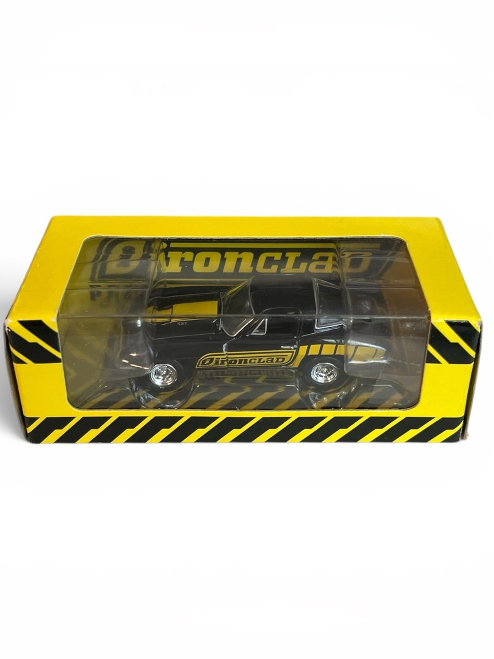 Auto World Ironclad Exclusive 1967 Chevrolet Corvette 427 1/64 Black w/Yellow
